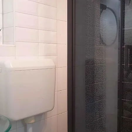 In 15143 Apartman